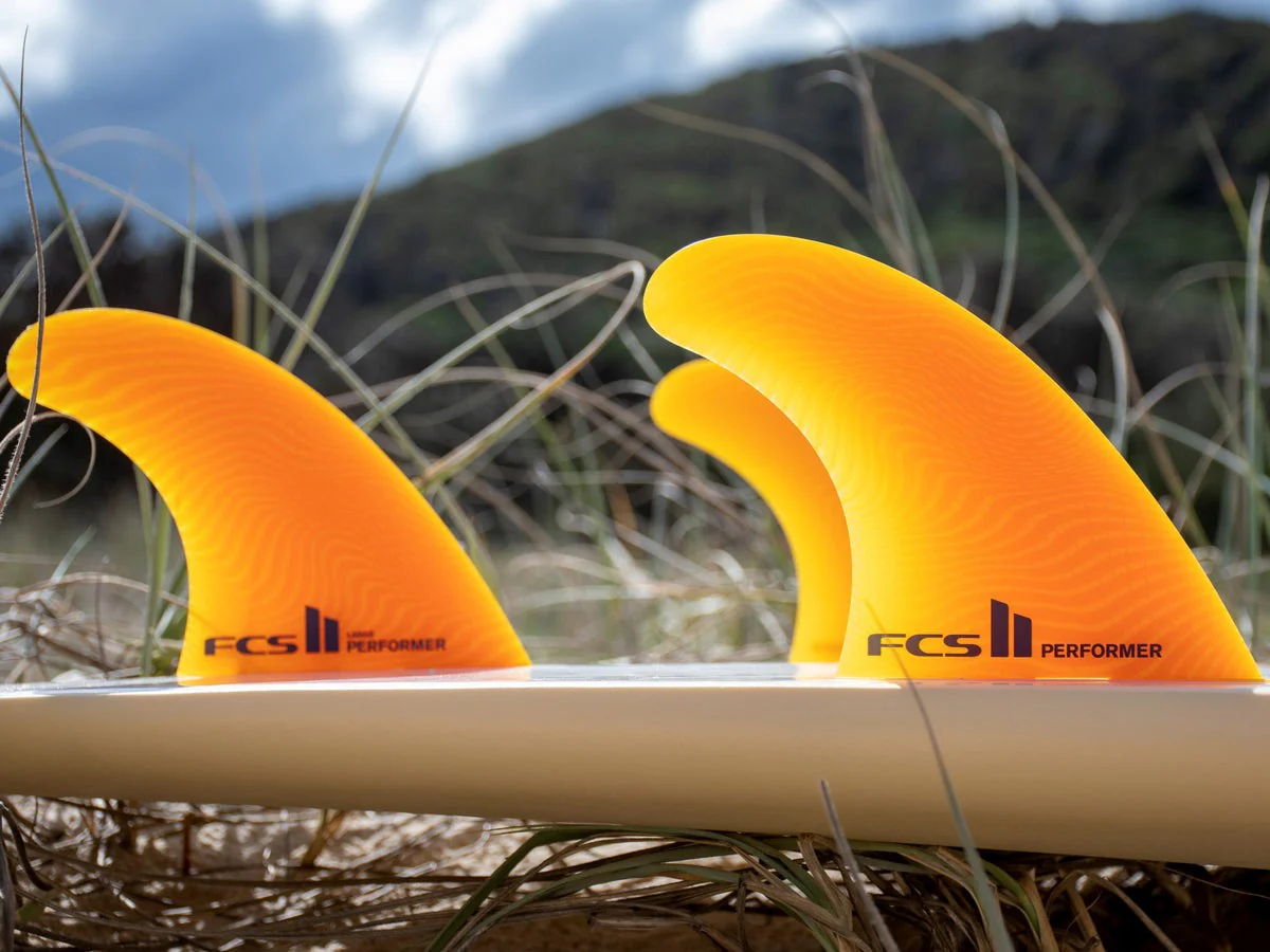 FCS II Medium Performer Neo Glass Thruster Surfboard Fins - Pacific Mango - Image 3
