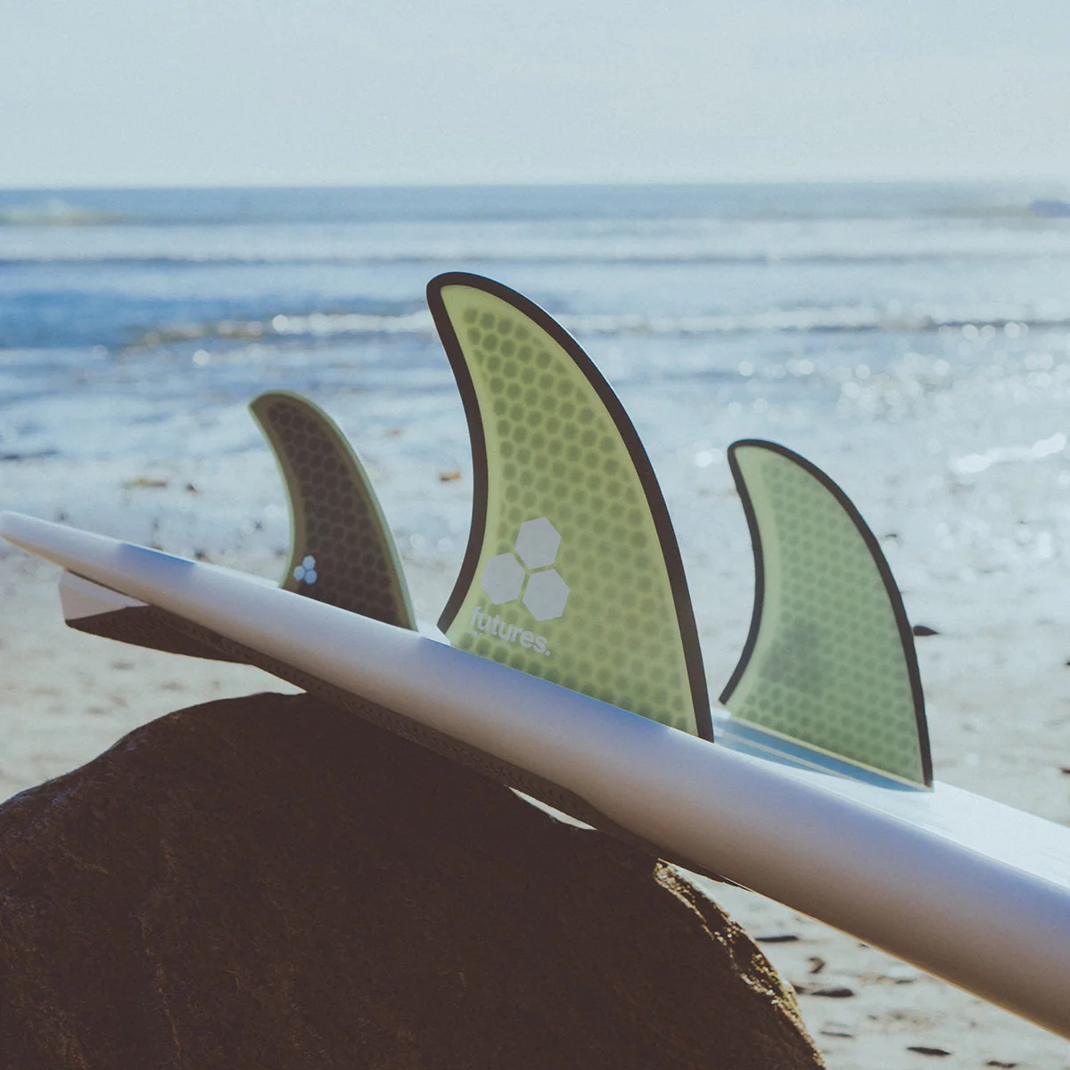 Futures Al Merrick AMT Honeycomb Twin + 1 Trailer Robber Surfboard Fin - Green - Image 2